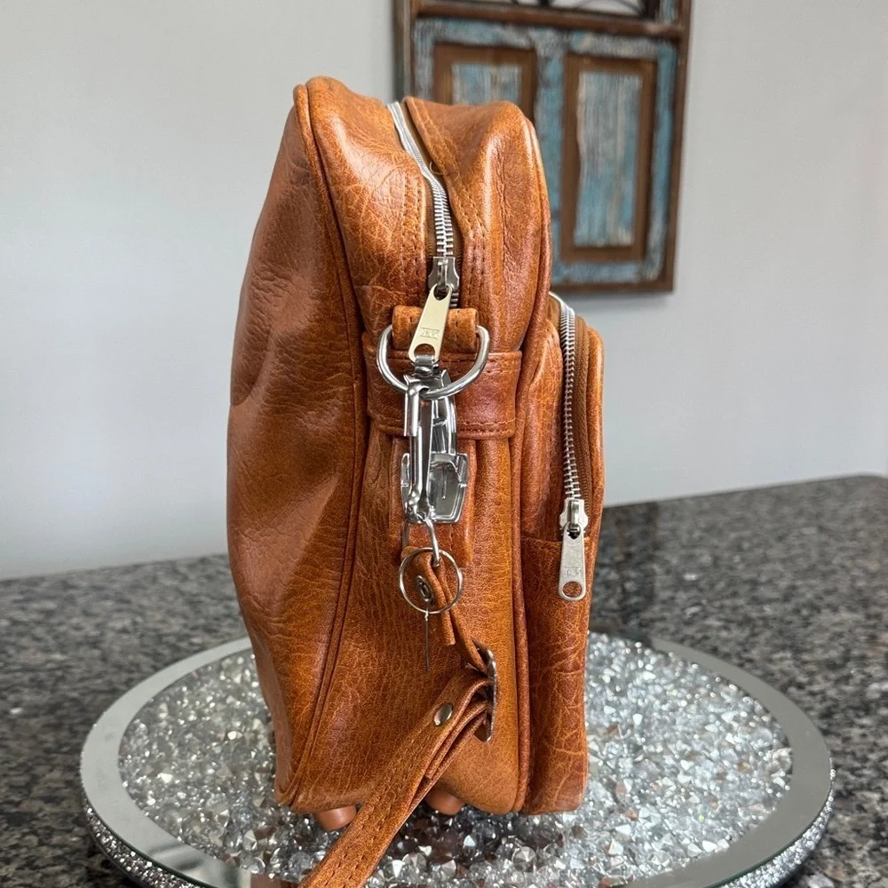World Traveler Vintage tan Leather locking Bag